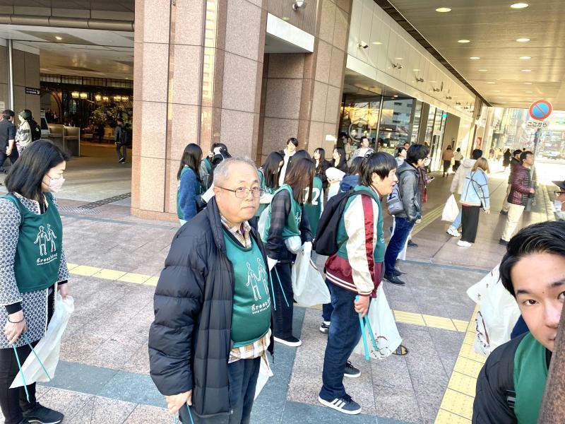 若者あふれる今年度最後の土曜そうじ画像