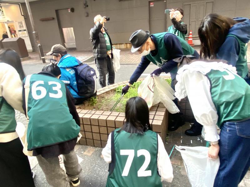 若者あふれる今年度最後の土曜そうじ画像