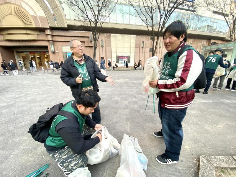 若者あふれる今年度最後の土曜そうじ画像