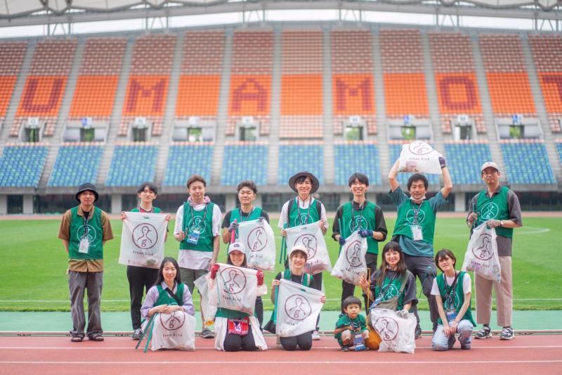 ロアッソ熊本　会場そうじ画像