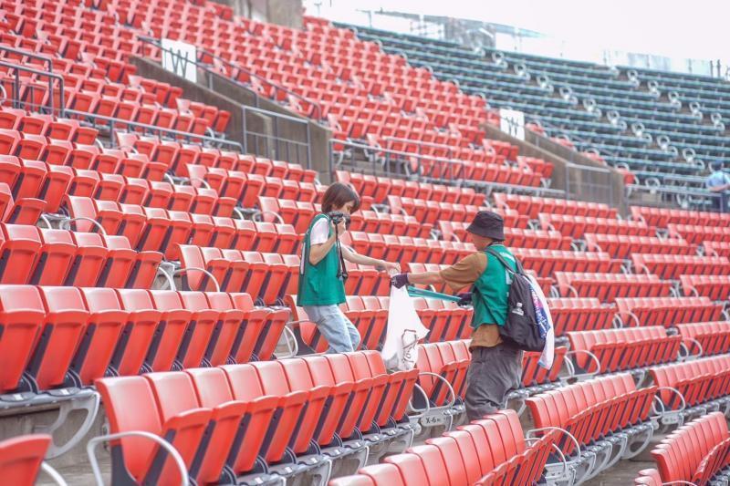 ロアッソ熊本　会場そうじ画像