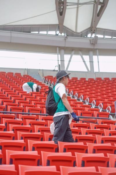 ロアッソ熊本　会場そうじ画像