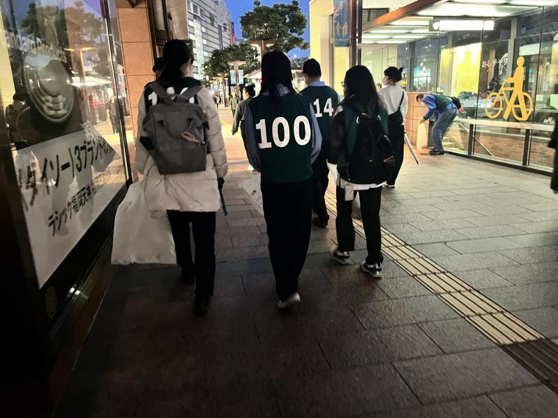 少数精鋭でのんびりとゴミ拾い画像