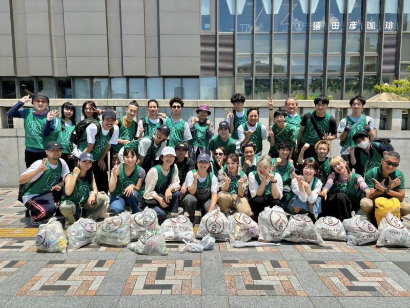 いい雰囲気の大人数そうじ&大量のゴミ！画像