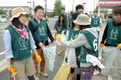 佐賀新聞「ポイ捨てゼロで美しい街　グリーンバード佐賀誕生」画像