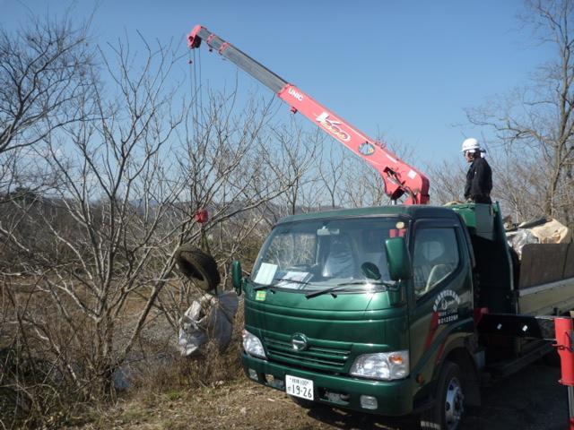 中津川河川敷の不法投棄物撤去活動に参加しました。画像