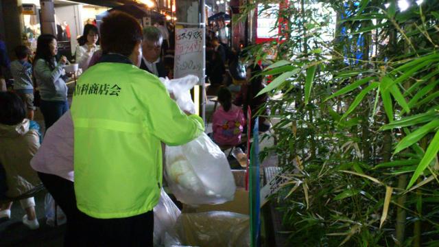 山科商店会イベント「バル」でのごみの分別画像